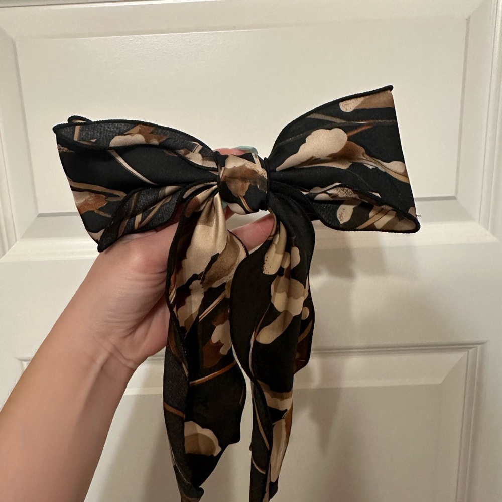 Anthropologie brand- Patterned Bow for Hair